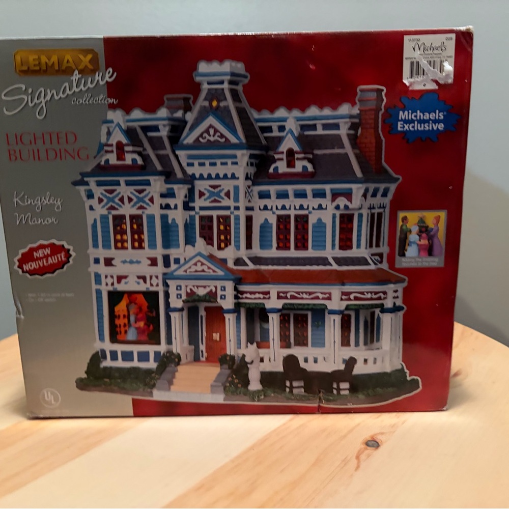 Lemax Signature Collection Kingsley Manor Lighted Building